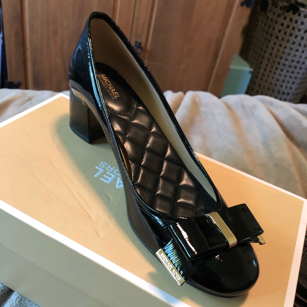 black patent michael kors pumps